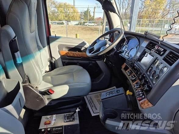 Kenworth T880 Грузовики-Самосвалы