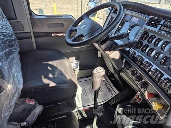 Kenworth W900 Грузовики-Самосвалы