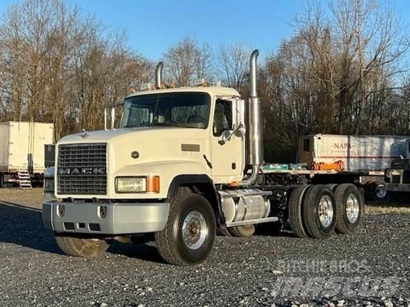 Mack CL733 Седельные тягачи