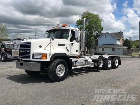 Mack CL733 Седельные тягачи