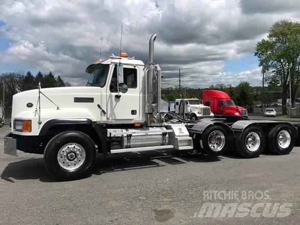Mack CL733 Седельные тягачи