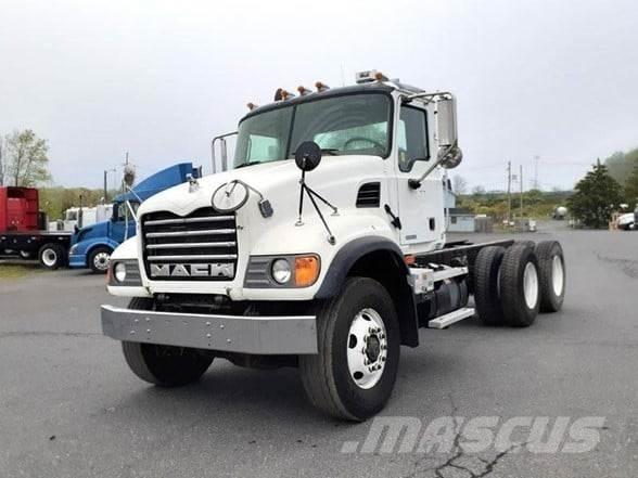 Mack GRANITE CV713 Шасси с кабиной
