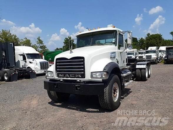 Mack GRANITE GU713 Седельные тягачи