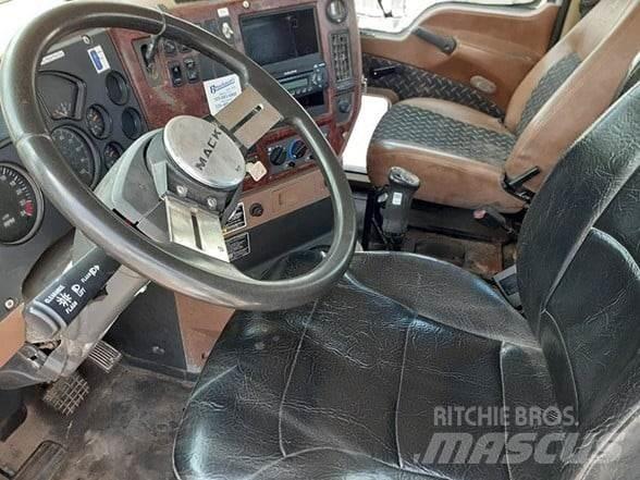 Mack GRANITE GU713 Седельные тягачи