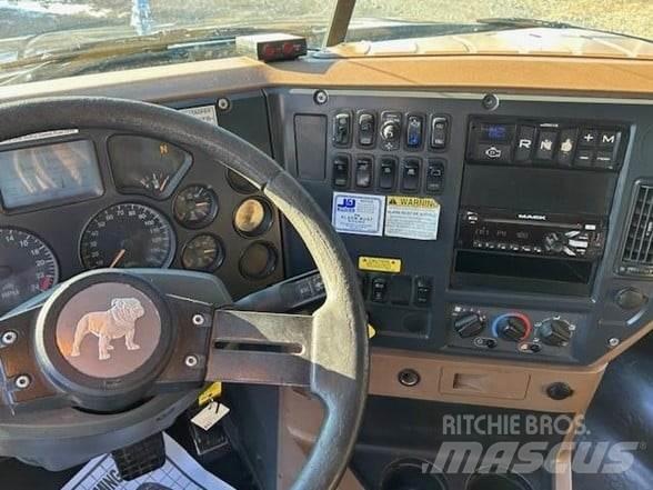 Mack GRANITE GU713 Грузовики-Самосвалы