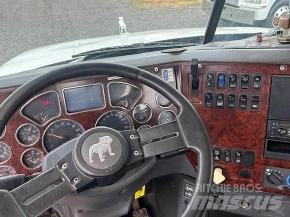 Mack GRANITE GU813 Мусоровозы