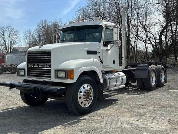 Mack PINNACLE CHU613 Седельные тягачи