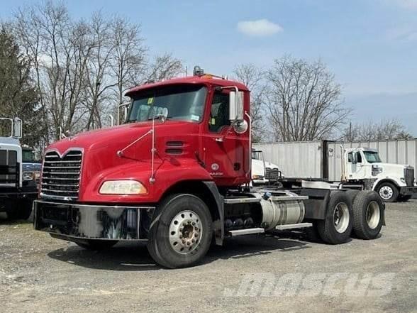 Mack PINNACLE CXU613 Седельные тягачи