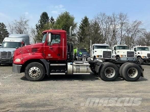 Mack PINNACLE CXU613 Седельные тягачи