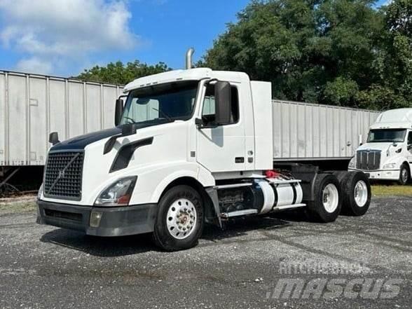 Volvo VNL64T300 Седельные тягачи
