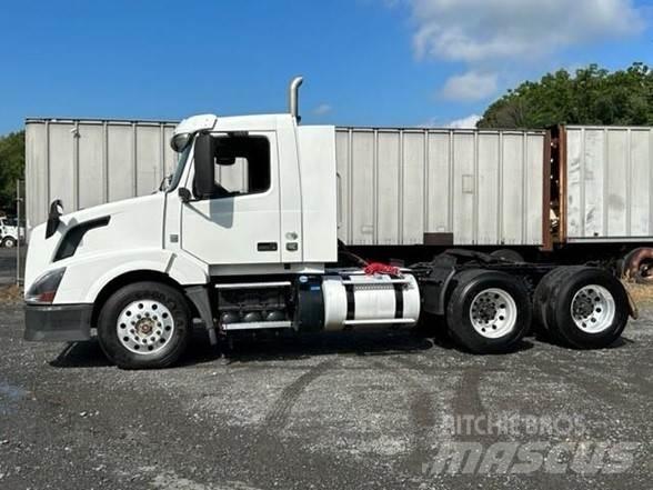 Volvo VNL64T300 Седельные тягачи