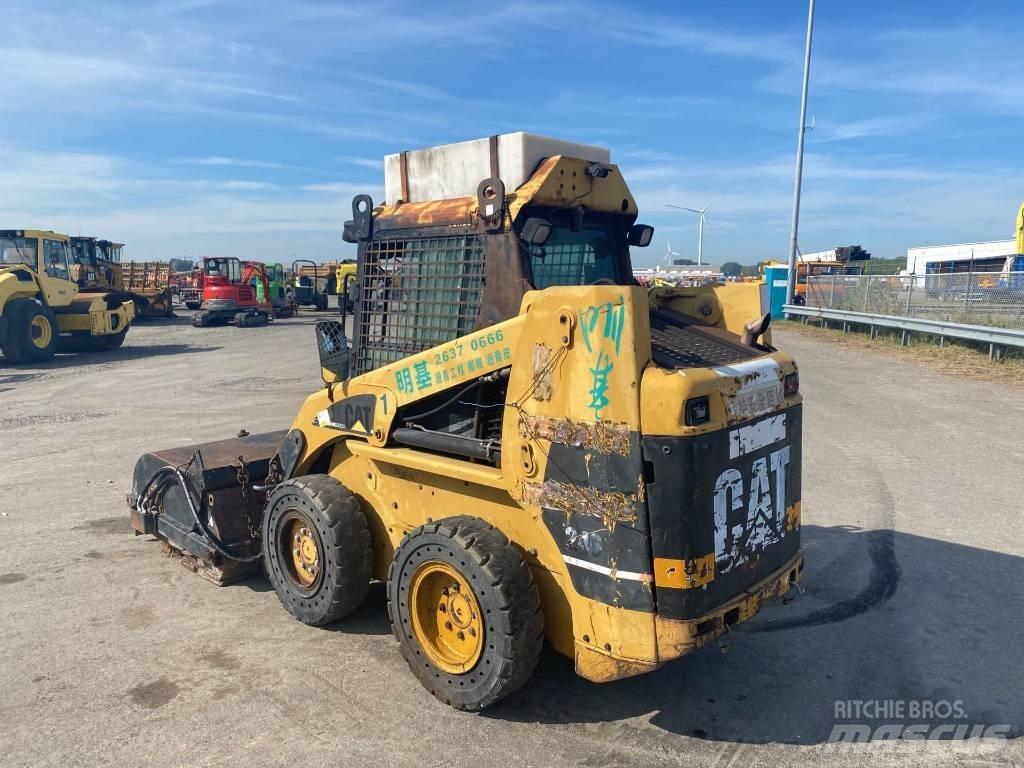 CAT 246 Мини-погрузчики