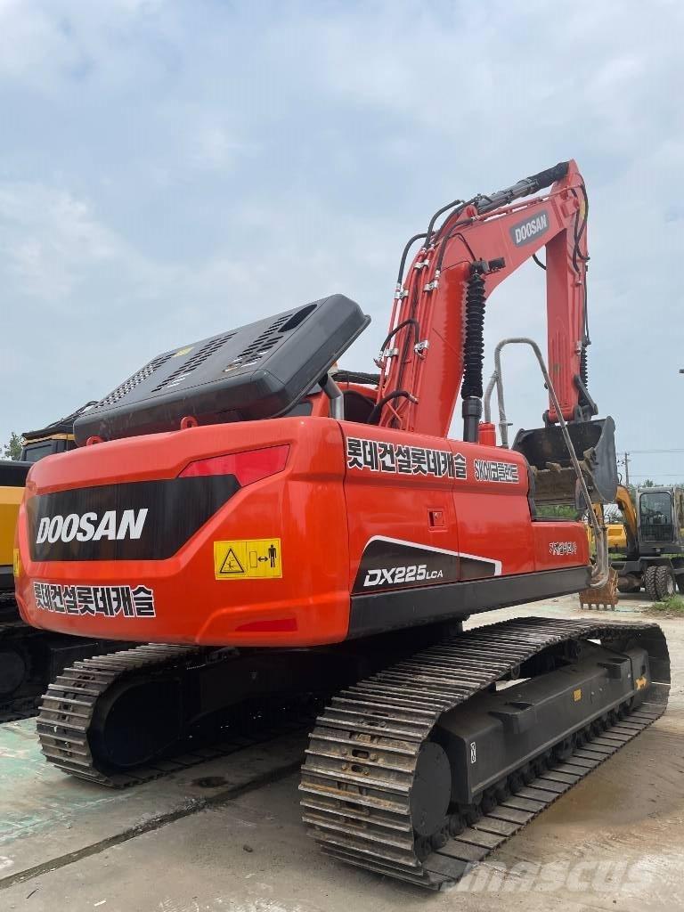 Doosan DX 225 LC Гусеничные экскаваторы