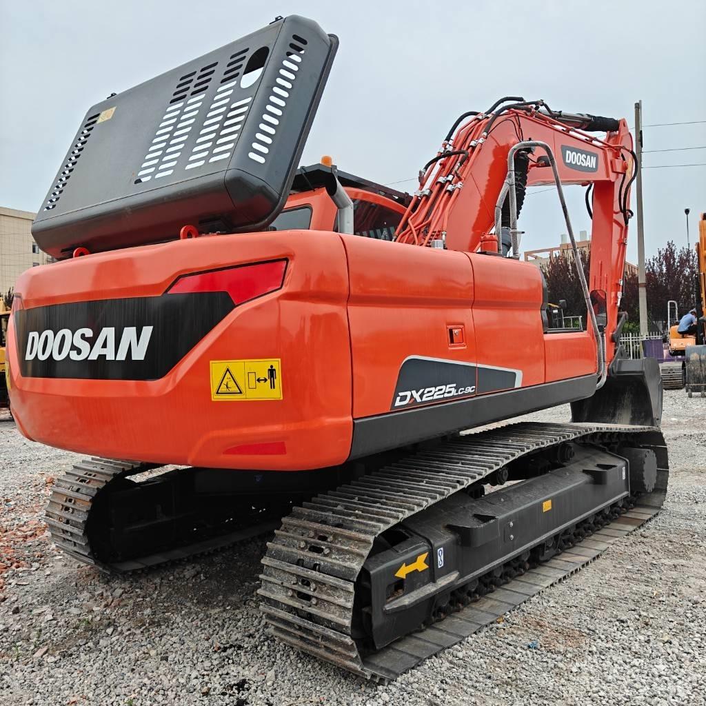 Doosan DX225LC-9C Гусеничные экскаваторы