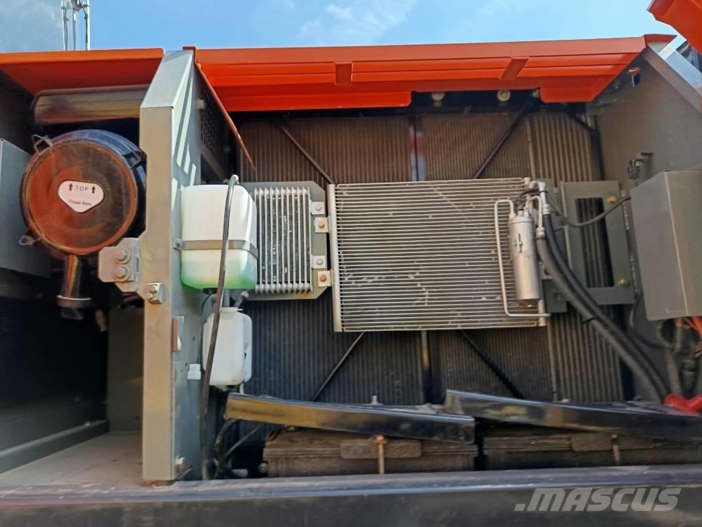 Hitachi ZX 200 Гусеничные экскаваторы