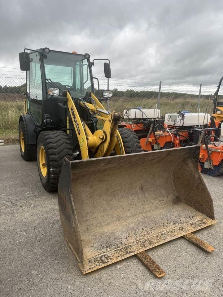 Komatsu WA70M-8EO Многофункциональные сельскохозяйственные погрузчики