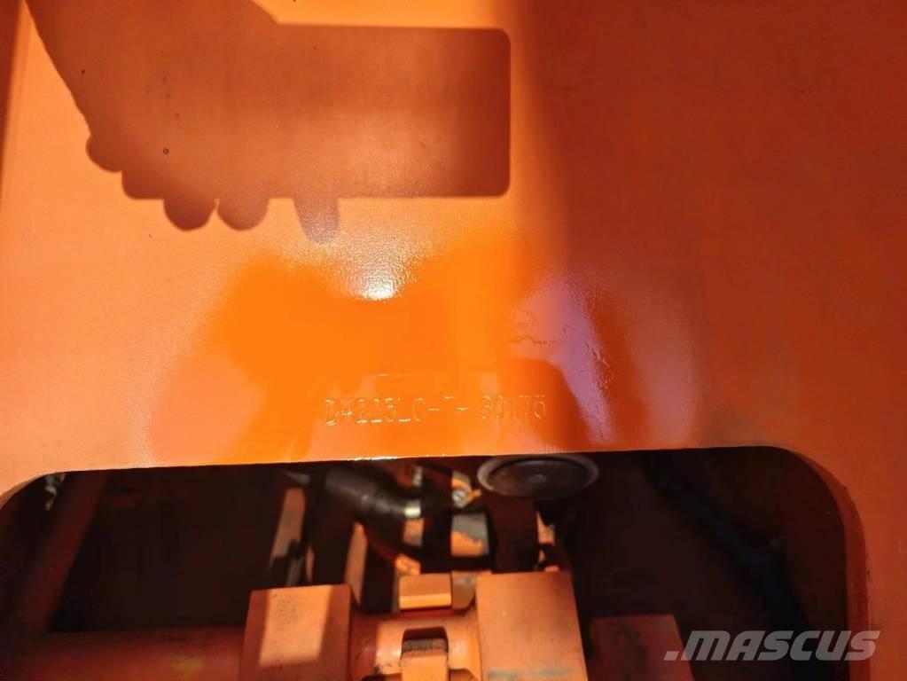 Doosan DH225LC-7 Гусеничные экскаваторы