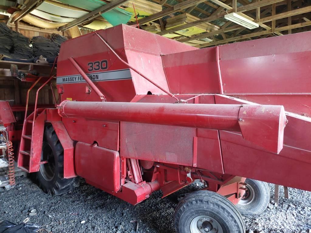 Massey Ferguson 330 Зерноуборочные комбайны