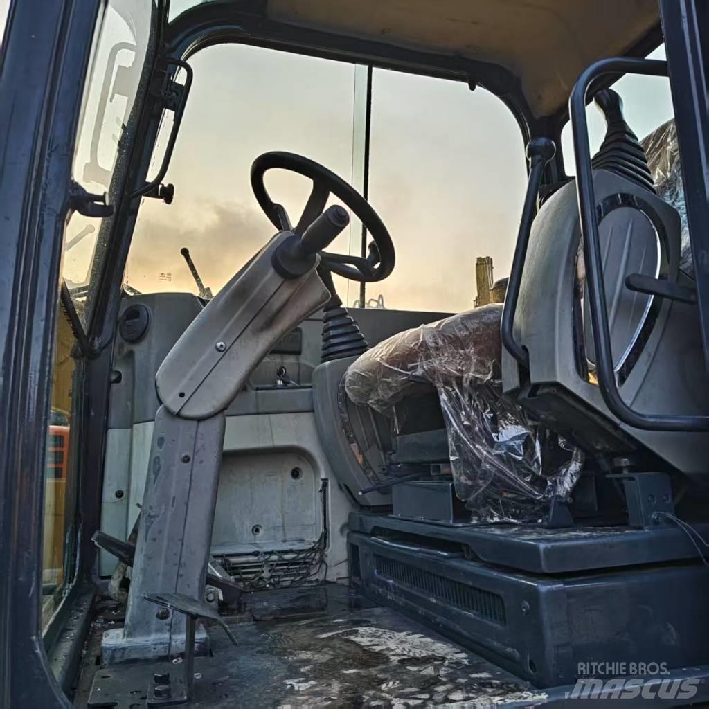 Hyundai 60 W Колёсные экскаваторы