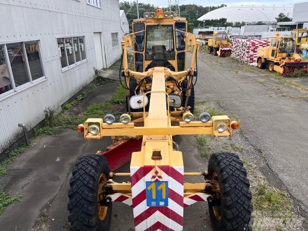 Mitsubishi MG 500 Грейдеры