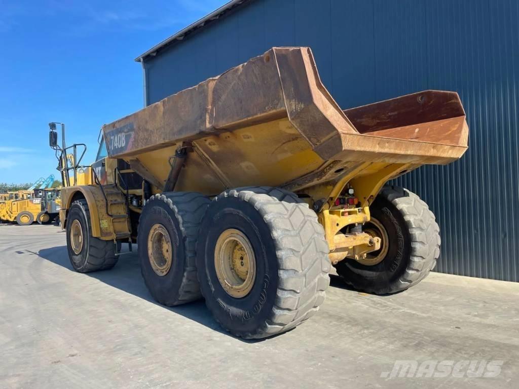 CAT 740B Шарнирно-сочленённые самосвалы