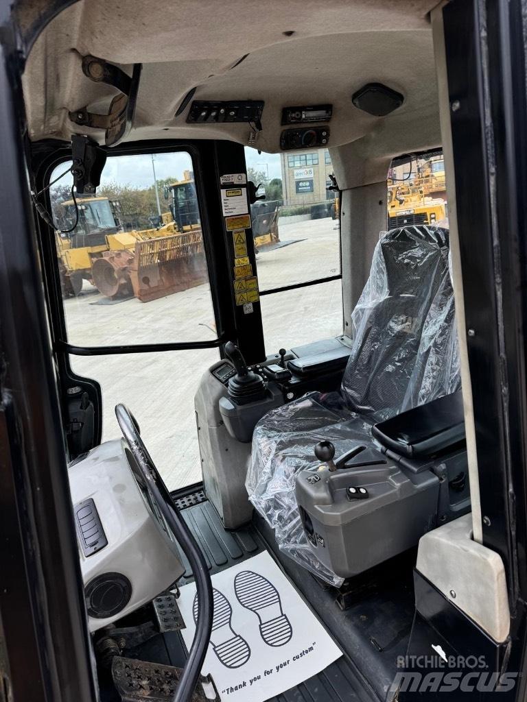 CAT 953D Гусеничные фронтальные погрузчики