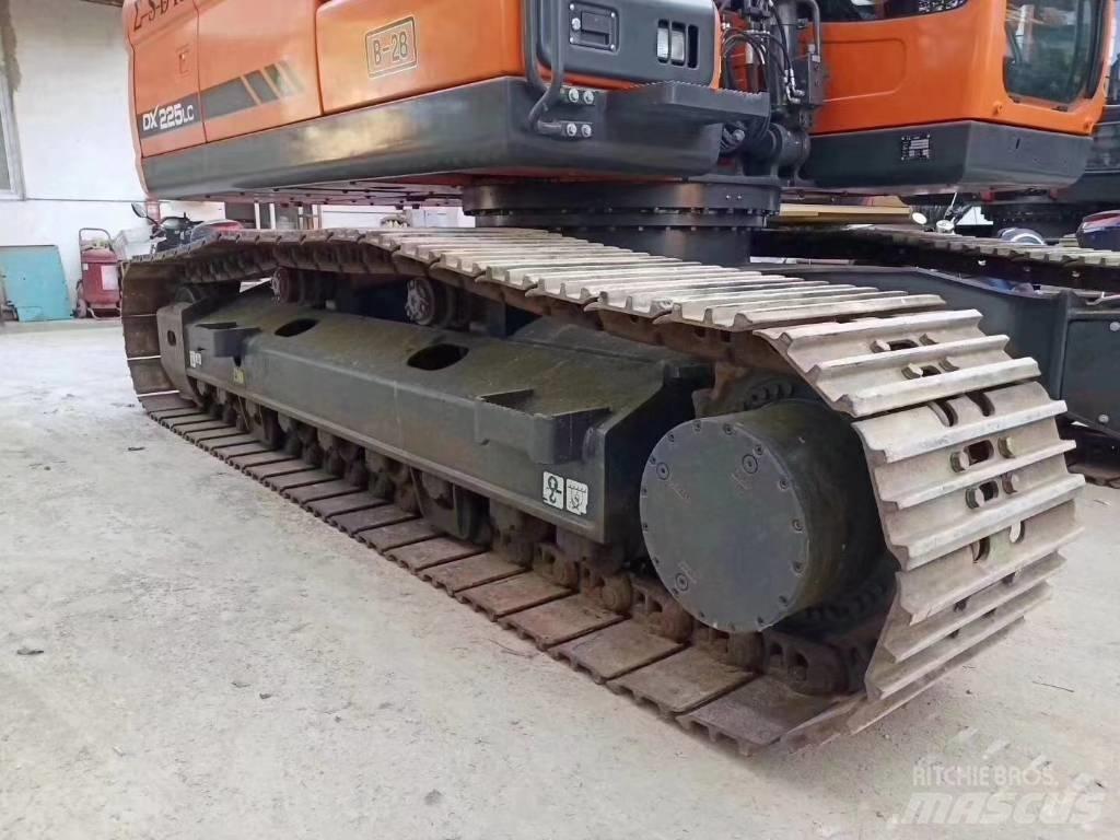 Doosan DX 225 LC Гусеничные экскаваторы