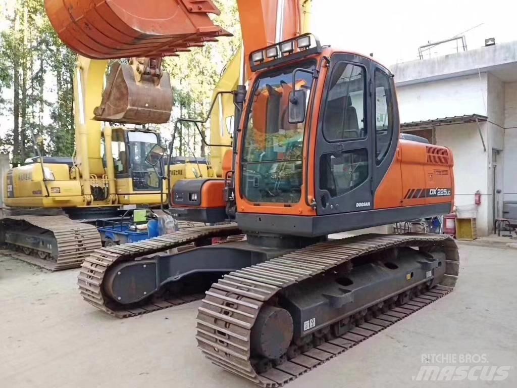 Doosan DX 225 LC Гусеничные экскаваторы