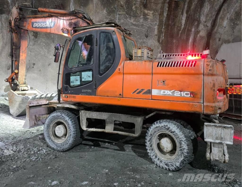 Doosan DX 210 W Колёсные экскаваторы
