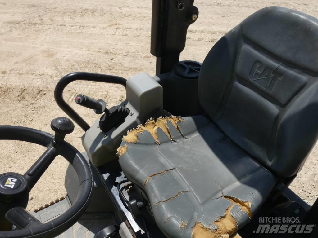 CAT CB 24 B Катки тротуарные