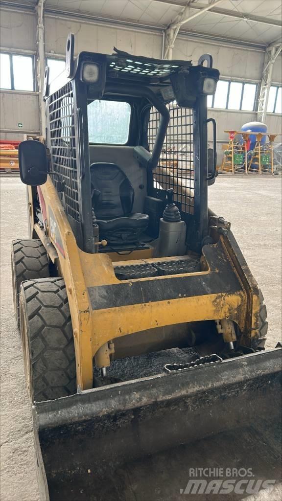 CAT 216 B Мини-погрузчики