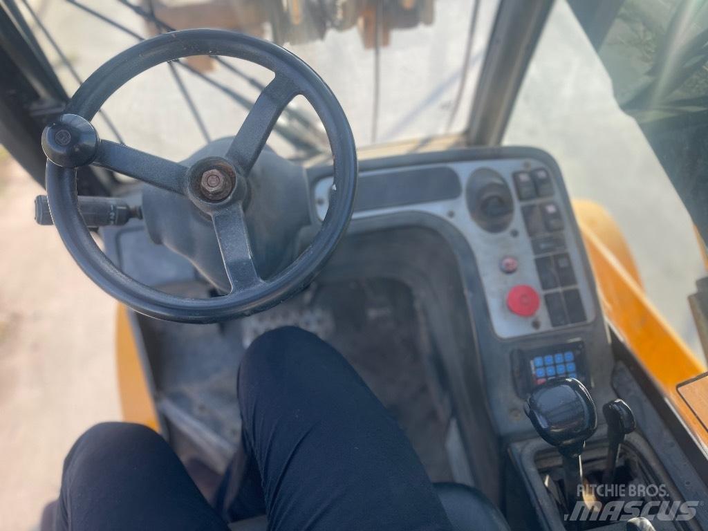 JCB TLT 30 D 4x4 Телескопические погрузчики