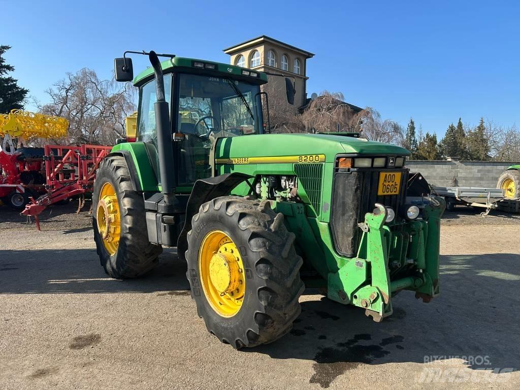 John Deere 8200 Трактора