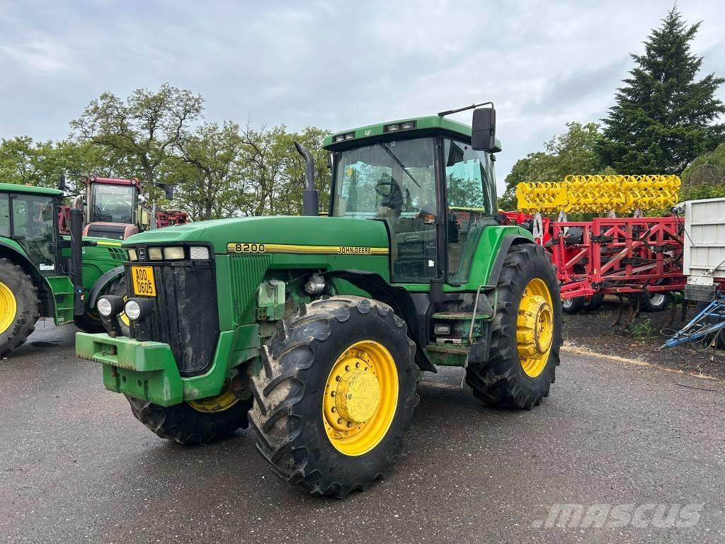 John Deere 8200 Трактора