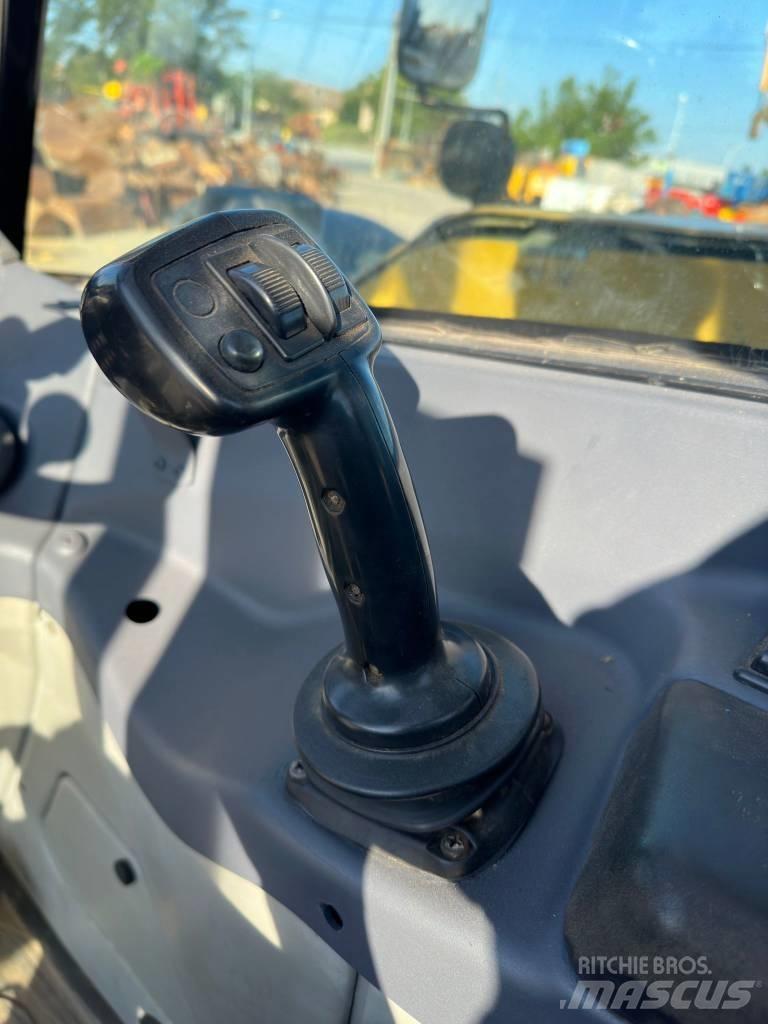 CAT TH407AG Сельскохозяйственные телескопические погрузчики
