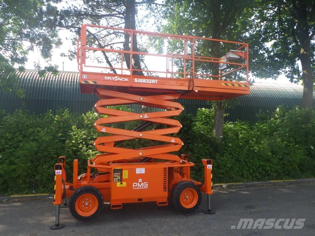SkyJack SJ6832RT Ножничные подъемники