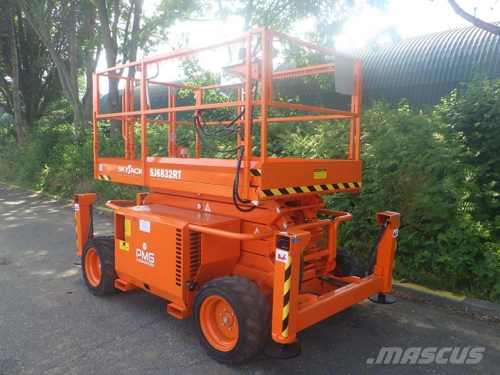 SkyJack SJ6832RT Ножничные подъемники