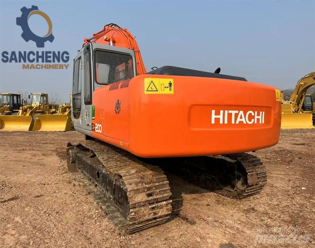 Hitachi EX 200 Гусеничные экскаваторы