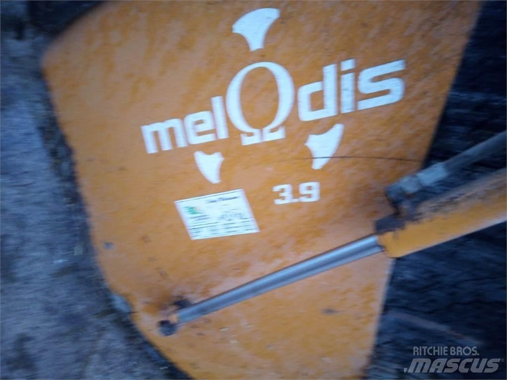 Emily Mélodie 3.9 Кормораздатчики