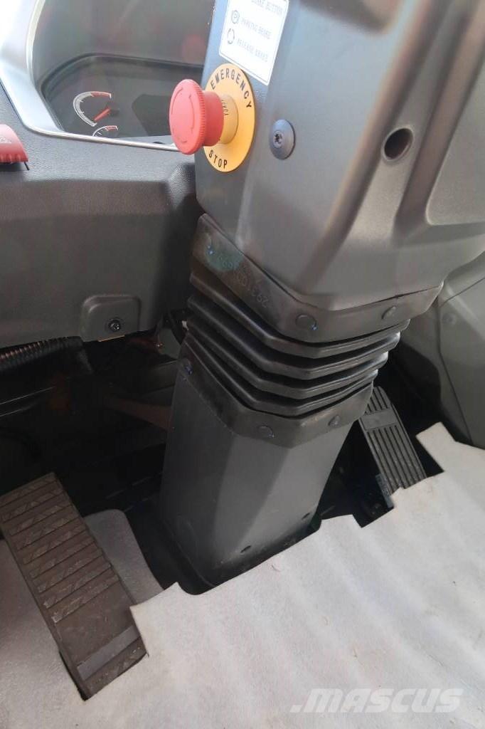 SDLG L958HEV Фронтальные погрузчики