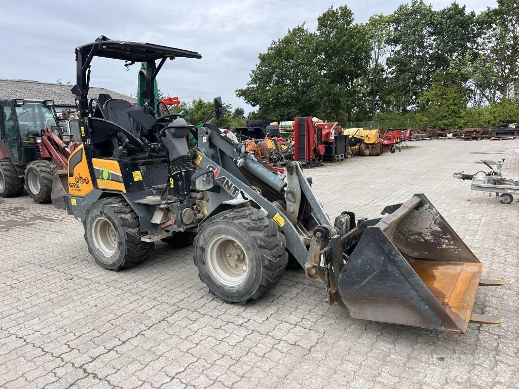 GiANT 2200E Малые погрузчики