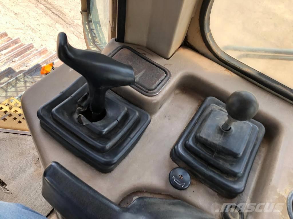 CAT D 5 M XL Гусеничные бульдозеры