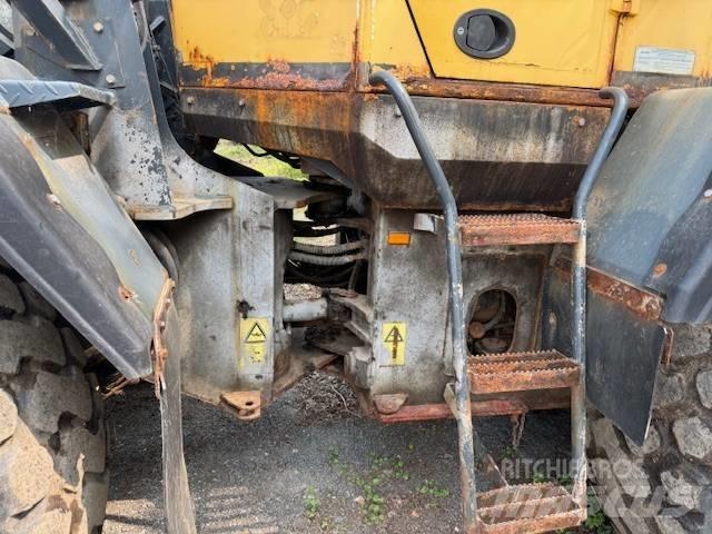 Komatsu WA 200 Фронтальные погрузчики