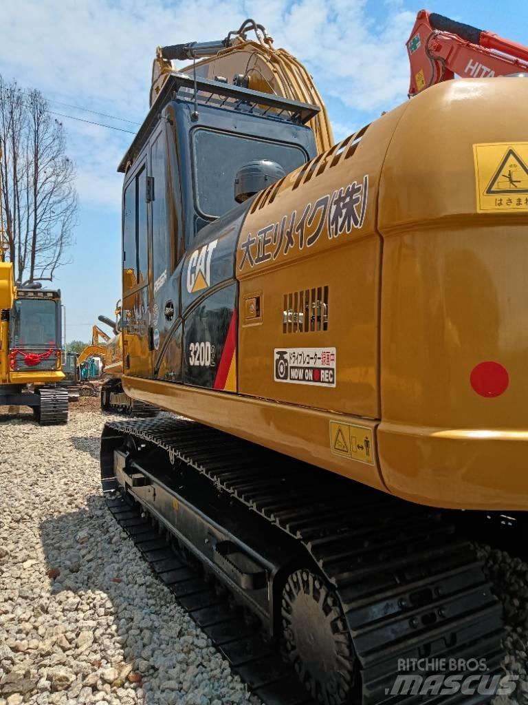 CAT 320D2 Малые экскаваторы 7т-12т