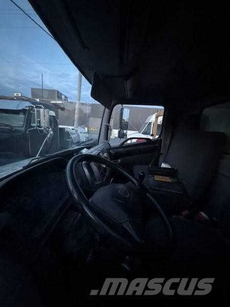 Hino 358 Изотермический фургон