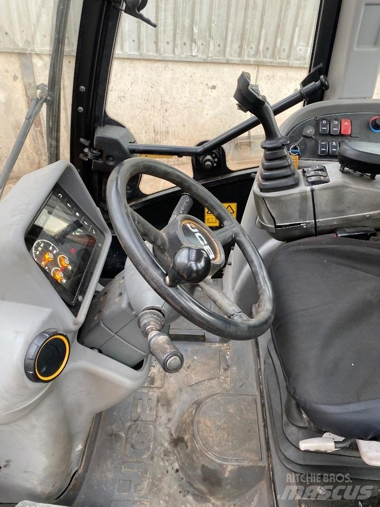 JCB TM 320 S Сельскохозяйственные телескопические погрузчики