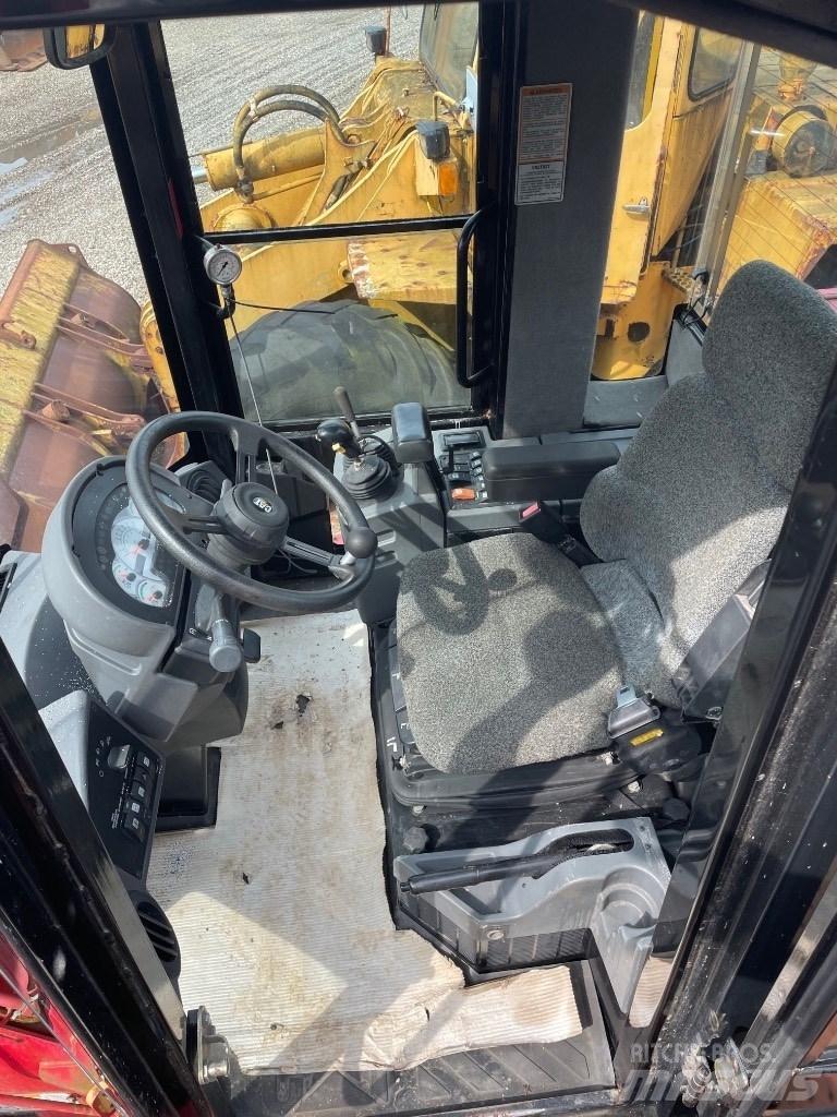 CAT 924G Фронтальные погрузчики