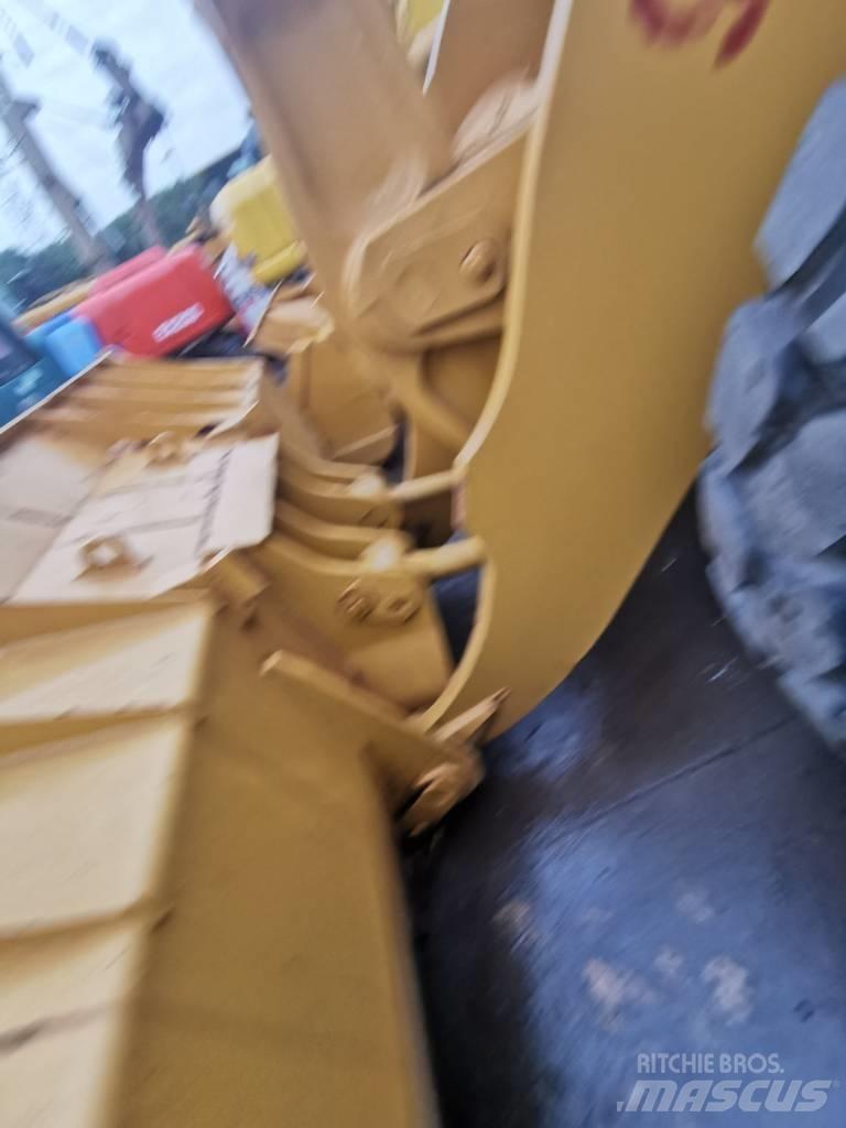 CAT 938F Фронтальные погрузчики