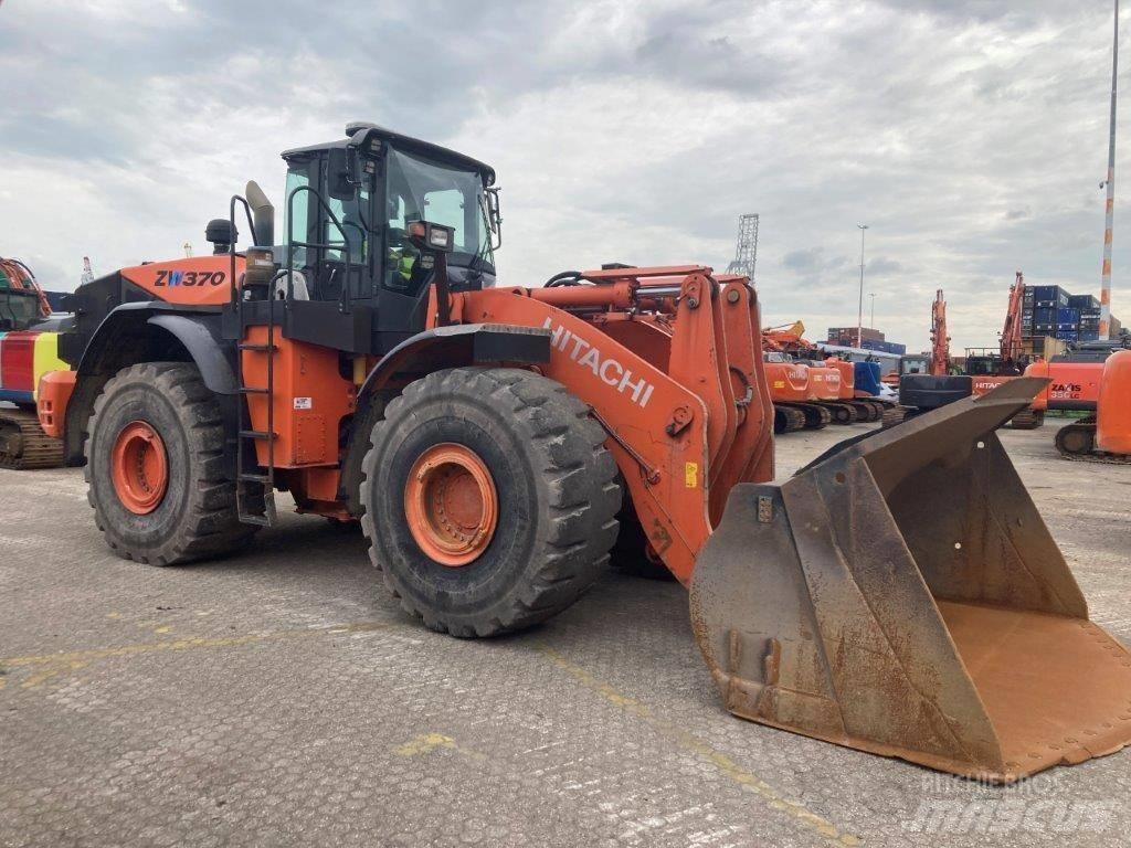 Hitachi ZW370-5B Фронтальные погрузчики