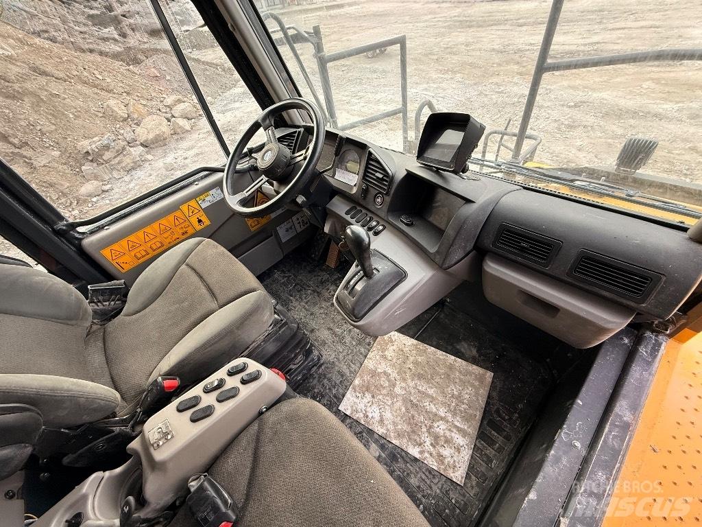 Komatsu HD 405 - 8E0 Карьерные самосвалы